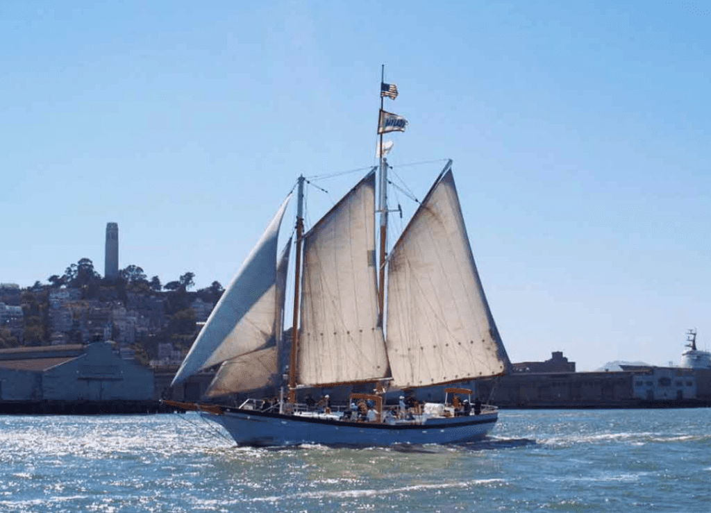 outdoor team building - Sailing in Elliot Bay